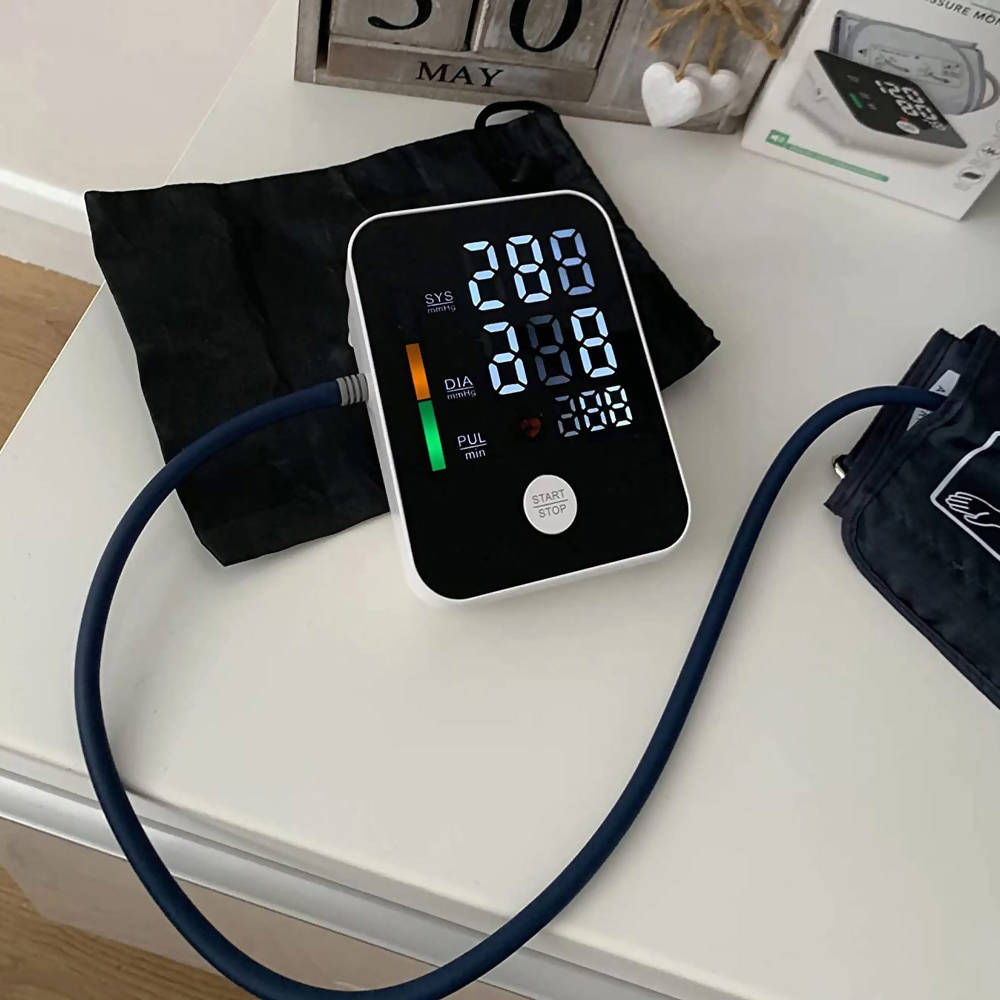 Blutdruckmessgerät AS13 Pro / Präzise Blutdruck- und Pulsmessung am Oberarm / Arrhythmie-Erkennung / Mit smarter Speicherfunktion / Für den Heimgebrauch